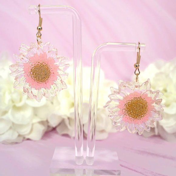 One Blessed Nana Jewelry - NWT *BOUTIQUE*  GORGEOUS!  PINK DAISY PRESED FLOWER EARRINGS